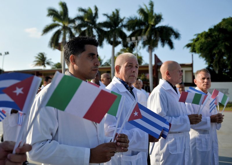 Medicinska brigada Vojska bijelih kuta Fidela Castra stigla u Italiju. Izuzetno su efikasni i stručni, ali u jednoj stvari nemaju nikakve veze s kubanskim komunizmom