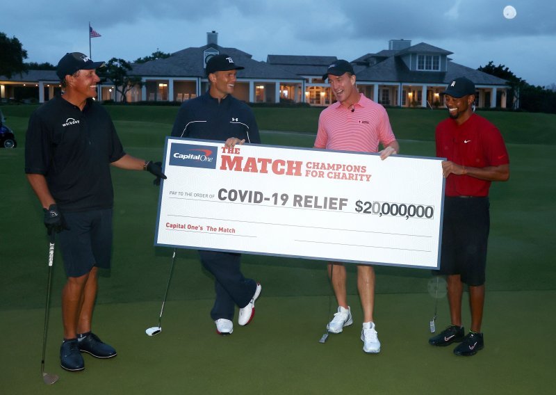 Američke žive legende Woods, Manning, Mickelson i Brady na golf turniru prikupile čak 20 milijuna dolara; ček je bio spreman
