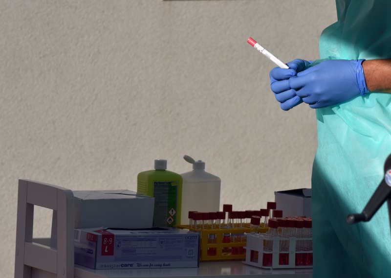 Francuska planira testiranje na koronavirus iz sline