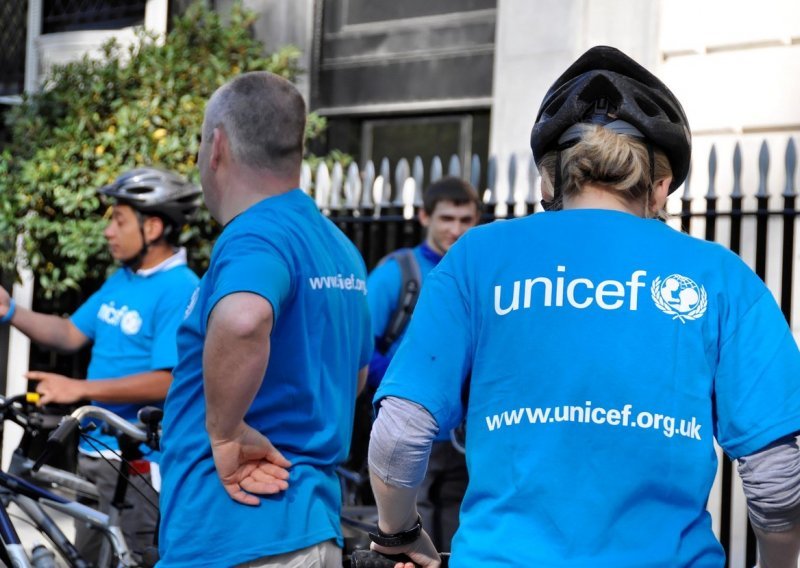 Britanska oporba u šoku: UNICEF prvi put u povijesti hrani djecu u Velikoj Britaniji