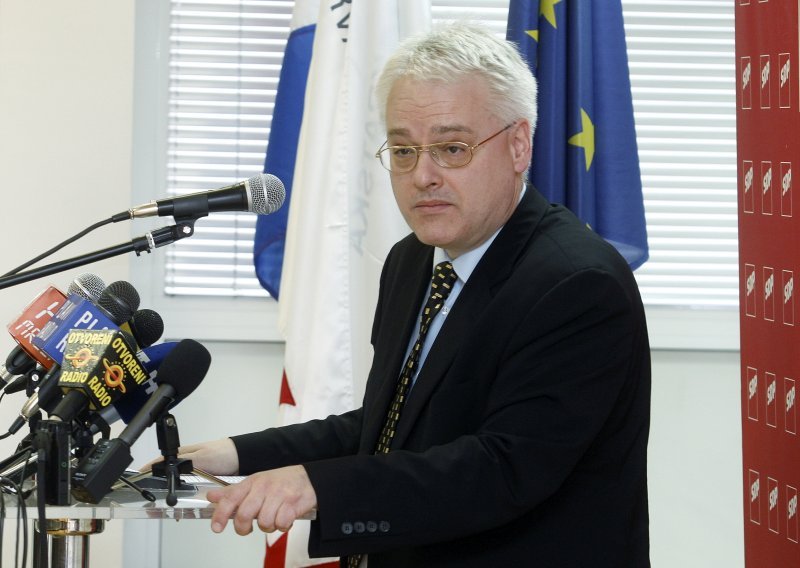 Josipović i dalje vodi, raste potpora Bandiću i Vidoševiću