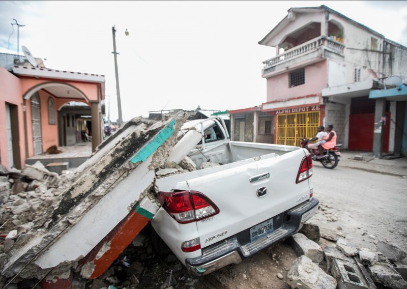 Više od 1400 mrtvih u potresu na Haitiju