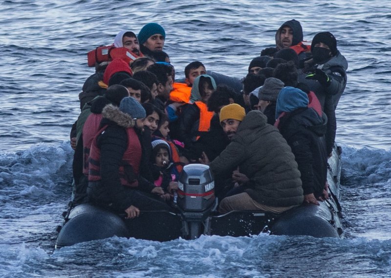 Na obale Tunisa more izbacilo tijela 13 migranata, među njima i šestero djece
