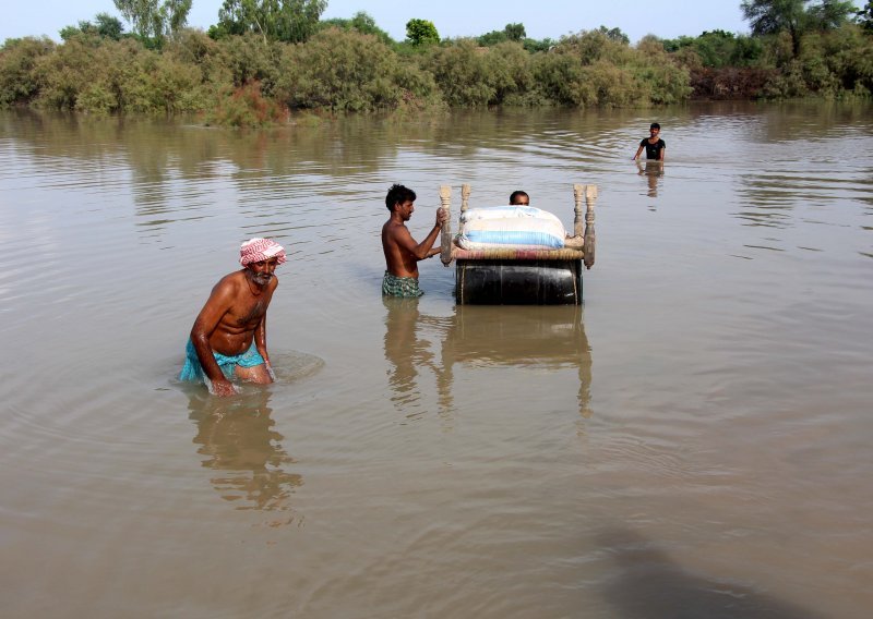 Katastrofalne poplave usmrtile 1100 osoba u Pakistanu