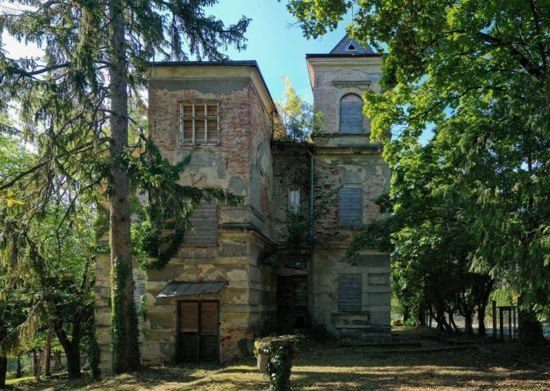 [FOTO] Žulja vas višak gotovine? Država prodaje vilu u elitnom zagrebačkom kvartu, samo polog iznosi 748.000 kuna...