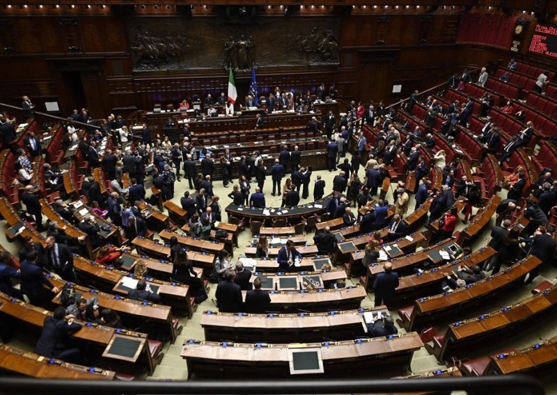 Zastupnice u talijanskom parlamentu ubuduće mogu dojiti na sjednicama
