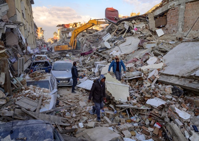 Prvi zrakoplovi s pomoći EU-a Siriji nakon razornog potresa sletjeli u Damask