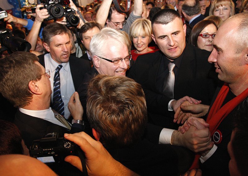 Josipović gets Mesić's security until inauguration