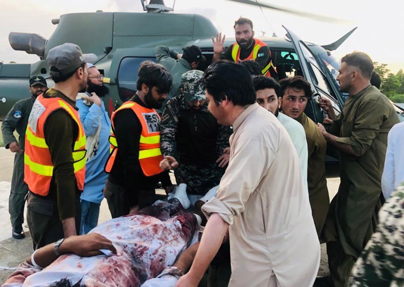Najmanje 40 osoba poginulo u eksploziji bombe u Pakistanu