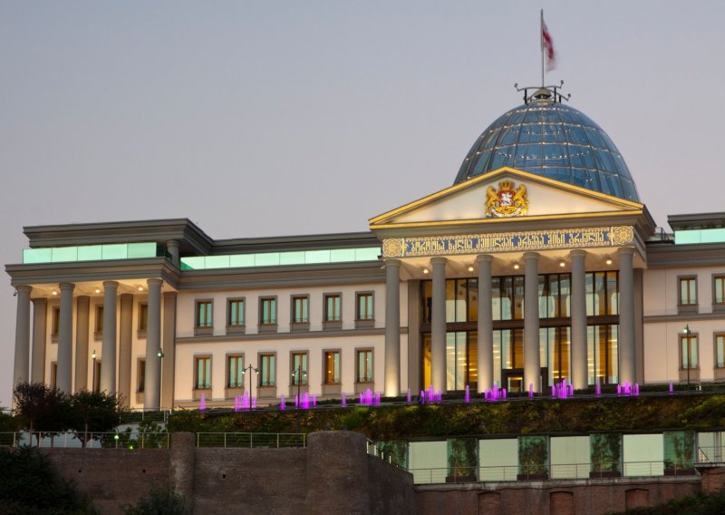 Kakav gaf: Njemački CDU u reklamnom spotu zgradu Reichstaga zamijenio palačom u Gruziji