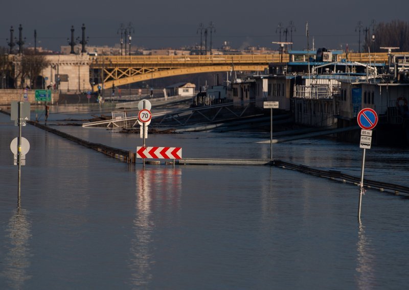Neobično rana poplava; Dunav se izlio u Budimpešti