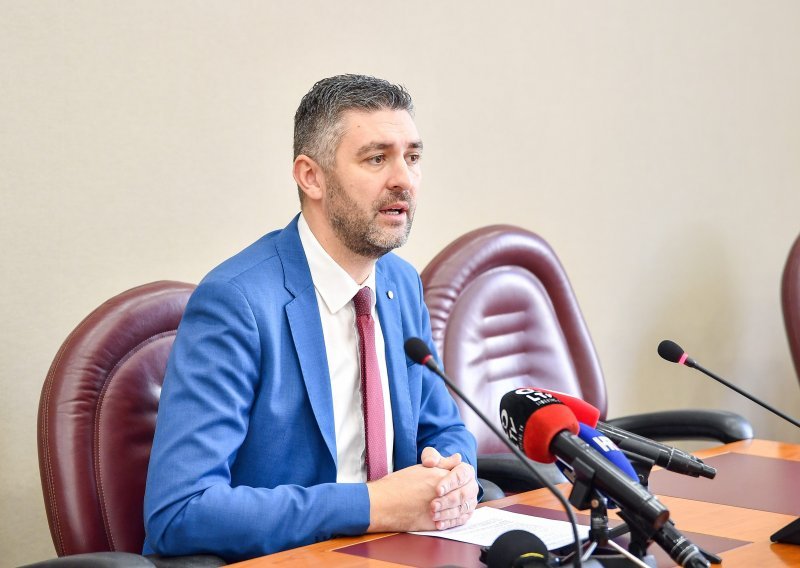 'Neodgovornim najavama Franković pokušava osigurati novi saborski mandat'
