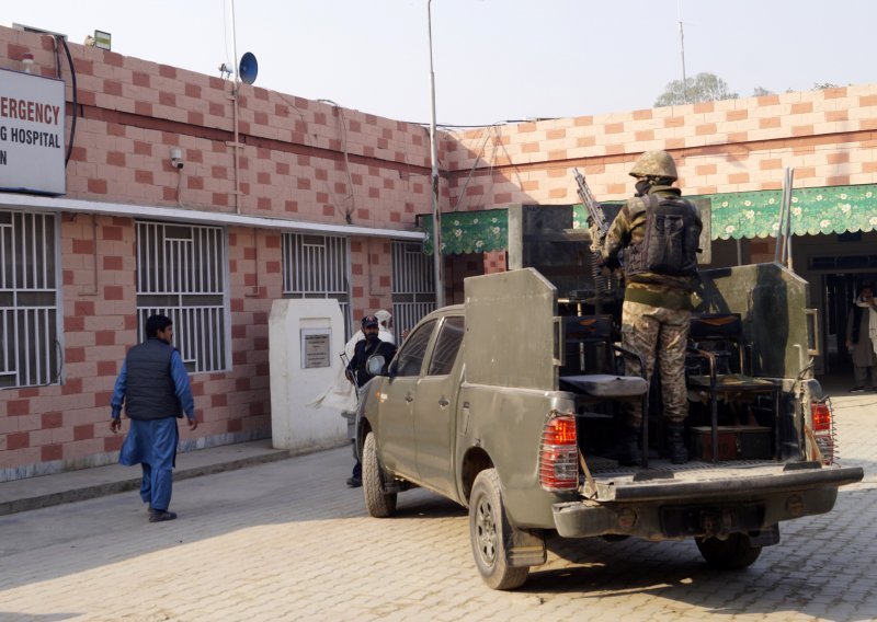 Uoči izbora u Pakistanu militanti napali policijsku postaju, ubijeno deset policajaca