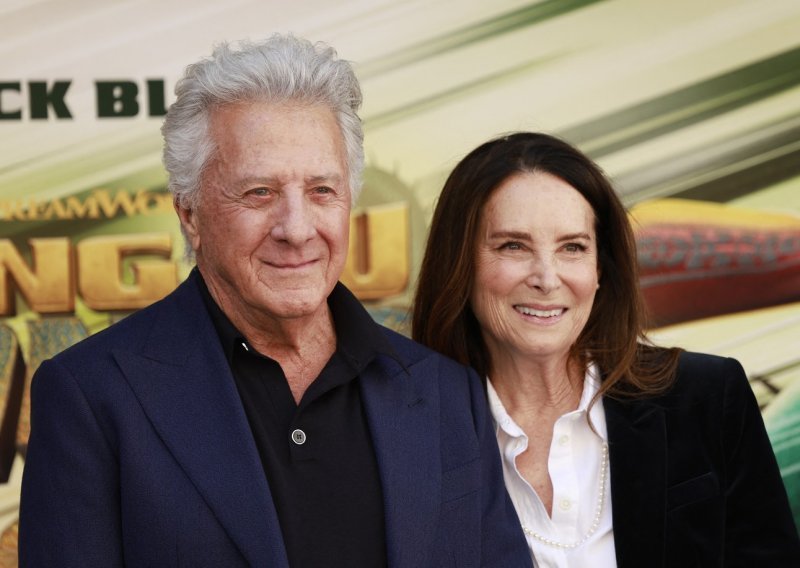 Dustin Hoffman u rijetkom pojavljivanju sa suprugom Lisom i unucima