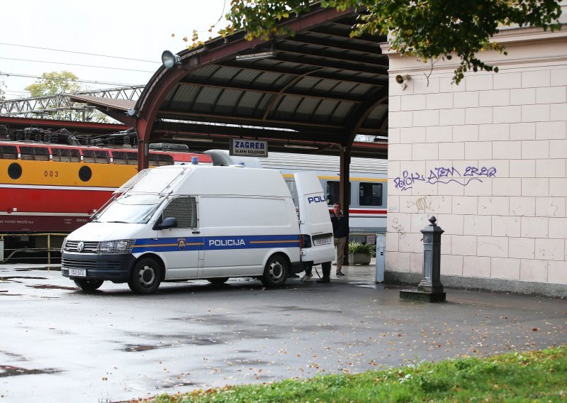 Sukob migranata u centru Zagreba, muškarac prevezen u bolnicu