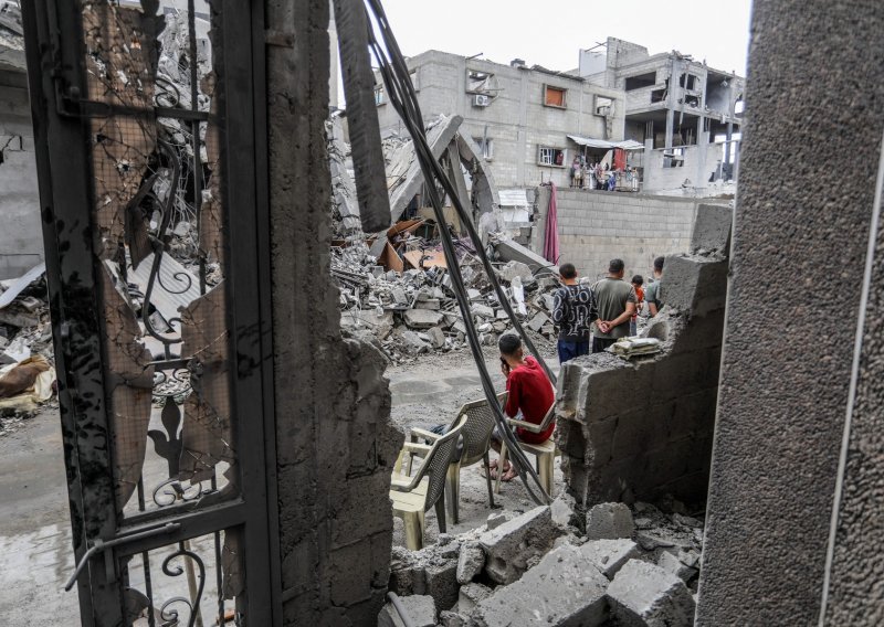 Najmanje 25 Palestinaca poginulo u izraelskom napadu na Rafah
