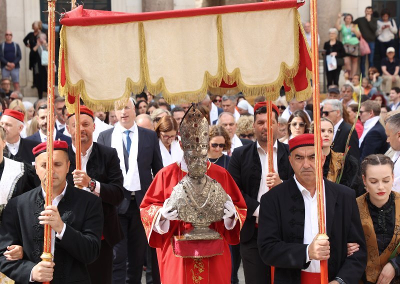 Splićani slave svetog Duju, krenulo je s procesijom