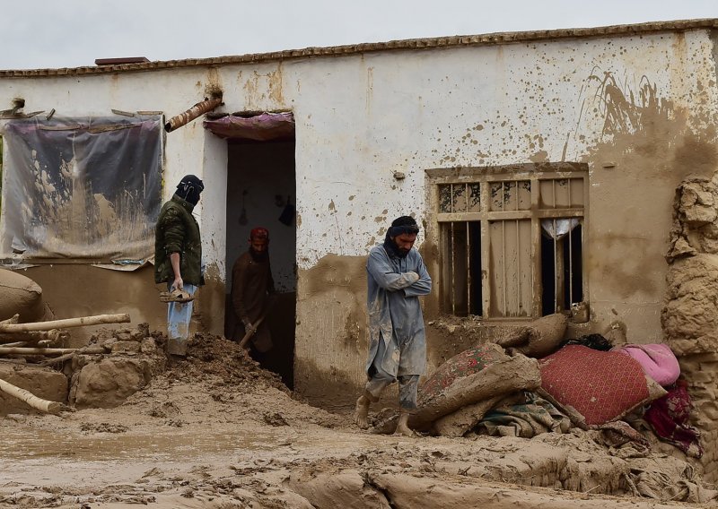 Afganistan pogođen razornim poplavama, poginule najmanje 153 osobe