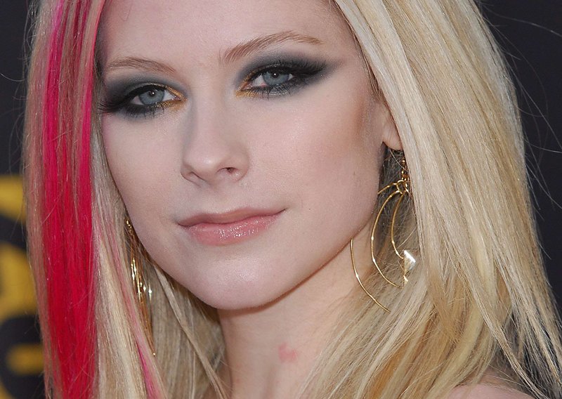 Avril Lavigne snimila spot za 'Smile'