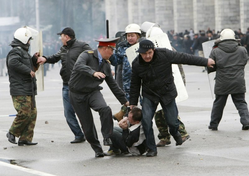 U prosvjedima u Kirgistanu 17 mrtvih