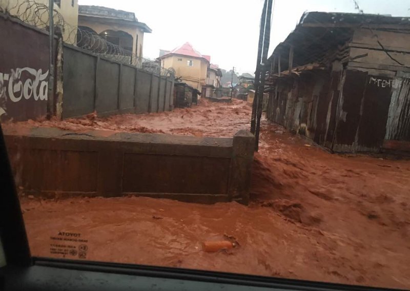 Više od 300 mrtvih u poplavi i odronima u Sijera Leoneu