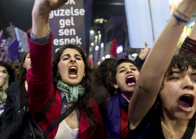 Erdogan optužio prosvjednice da su uvrijedile islam