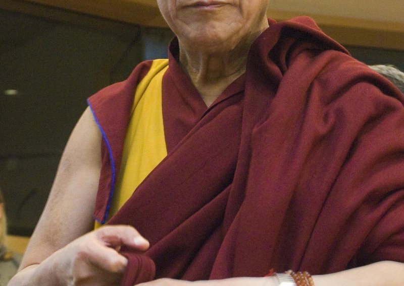 Dalaj-lama otpušten iz bolnice u Delhiju nakon upale pluća