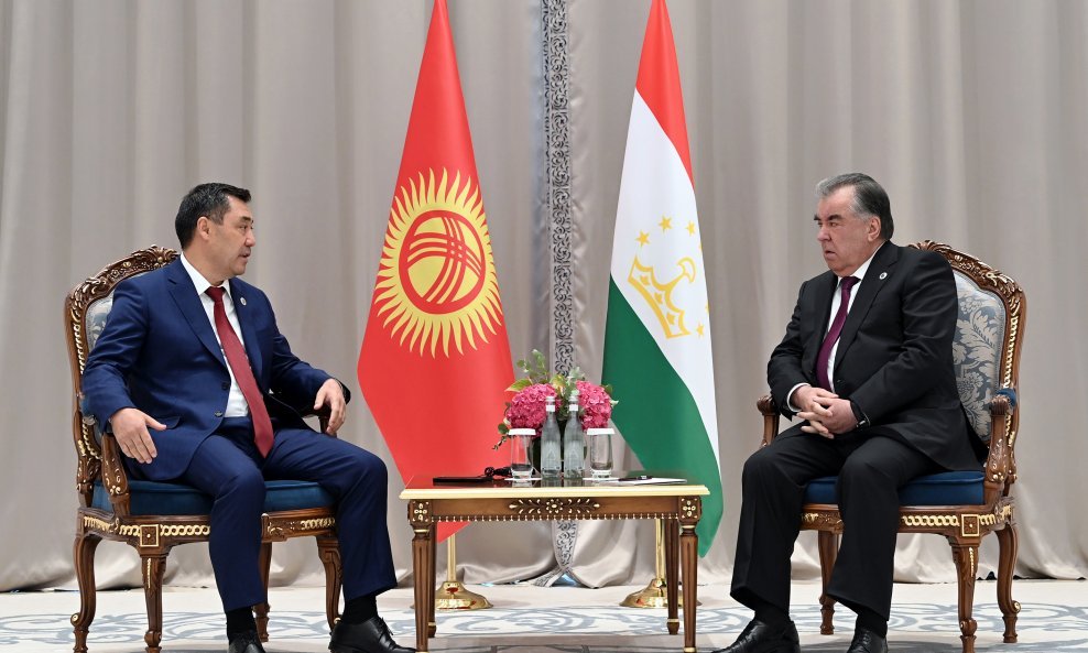 Kirgistanski predsjednik Sadir Žaparov i tadžikistanski kolega Emomali Rahmon
